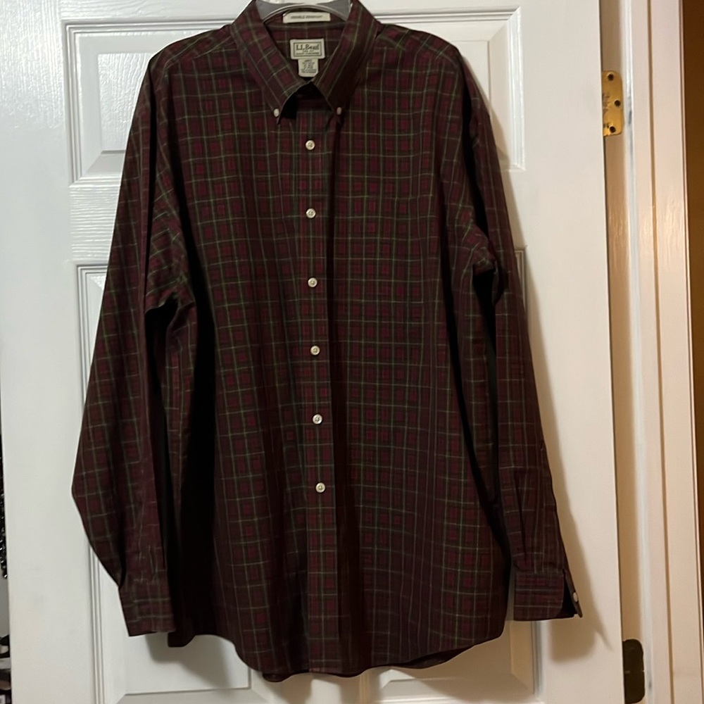Mens LL Bean plaid button down shirt. Very Good condition. Size XL.